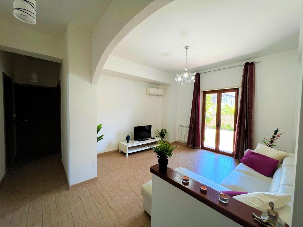Casa Grazia Apartment Santa Teresa Di Riva Luaran gambar